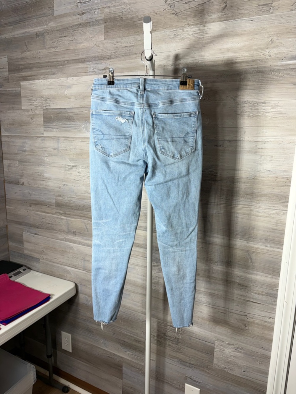 American Eagle Outfitters Light Wash Distressed Skinny Jeans 1922 - Picture 2 of 13